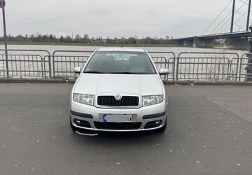 Skoda Fabia 139.800 km 3.299 &euro; Düsseldorf 40472