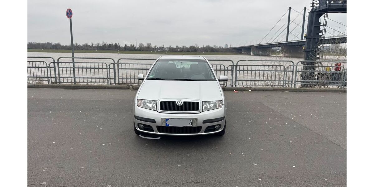 Skoda Fabia 139.800 km 3.299 &euro; Düsseldorf 40472