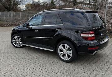 Mercedes-Benz ML 320 241.150 km 9.499 &euro; Düsseldorf 40239