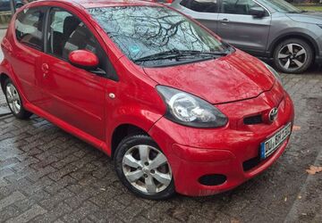Toyota Aygo (X) 150.000 km 2.499 &euro; Duisburg 47179