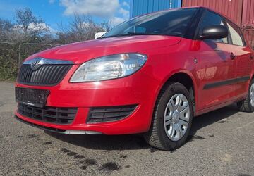 Skoda Fabia 99.980 km 4.899 &euro; Düsseldorf 40627