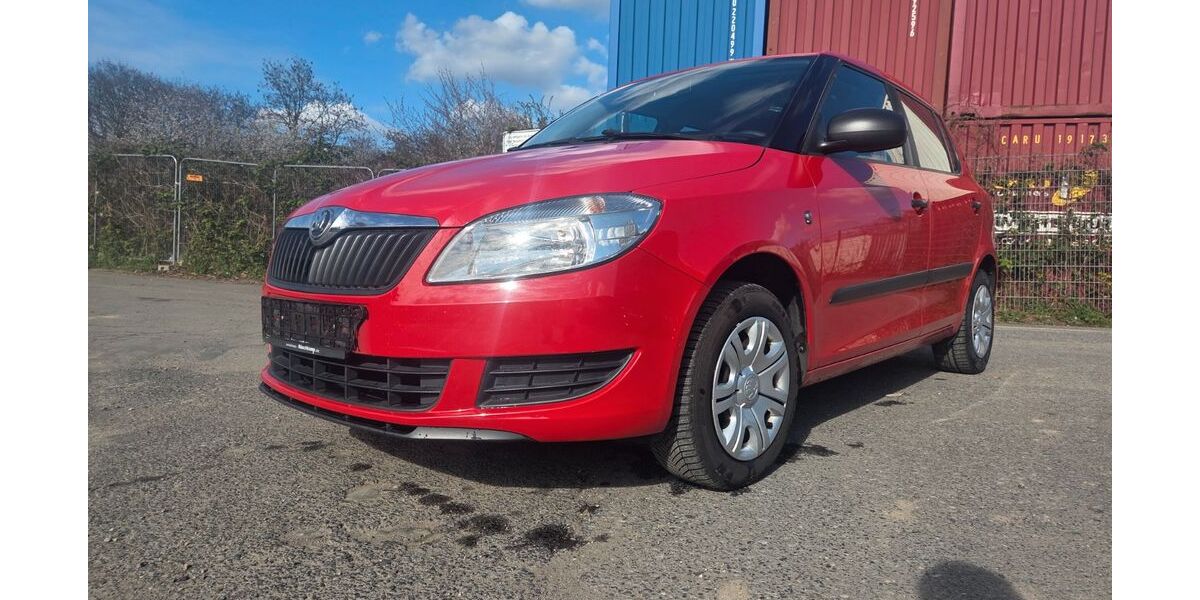 Skoda Fabia 99.980 km 4.899 &euro; Düsseldorf 40627
