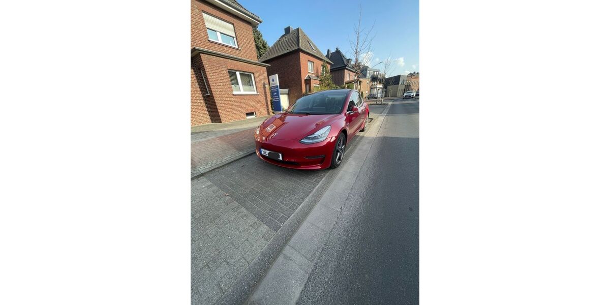 Tesla Model 3 151.551 km 18.900 &euro; Jüchen 41363
