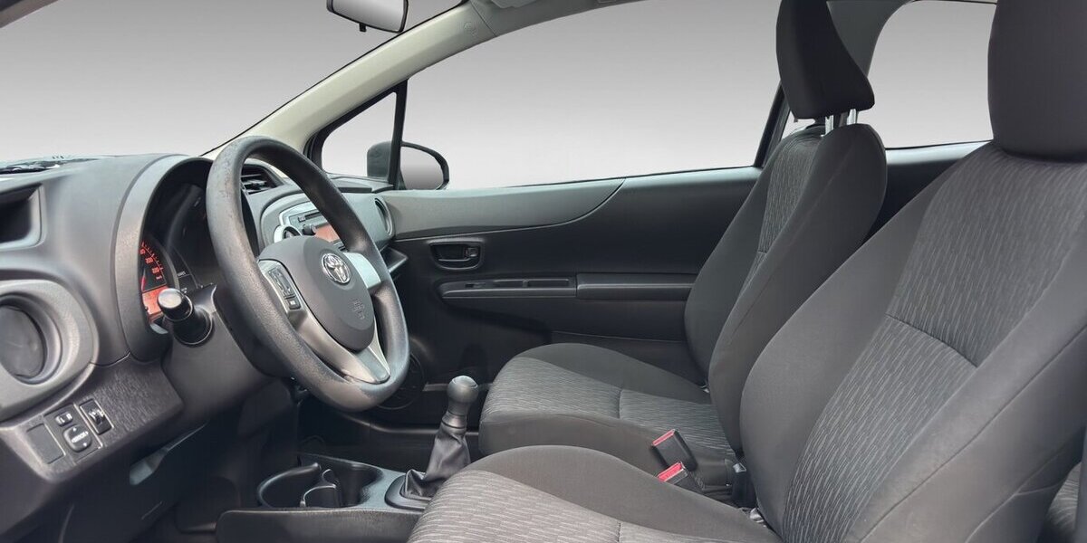 Toyota Yaris 1.0 Basic Radio 91.836 km 2.900 &euro; Wuppertal 42327