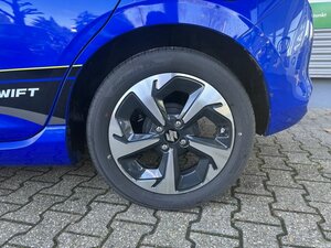 Suzuki Swift Comfort+ CVT Hybrid +Navi+Klimaauto.+ 5.489 km 20.490 &euro; Meerbusch 40667