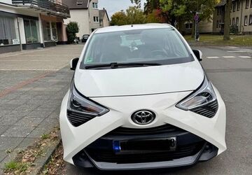 Toyota Aygo (X) 64.000 km 8.600 &euro; Krefeld 47807