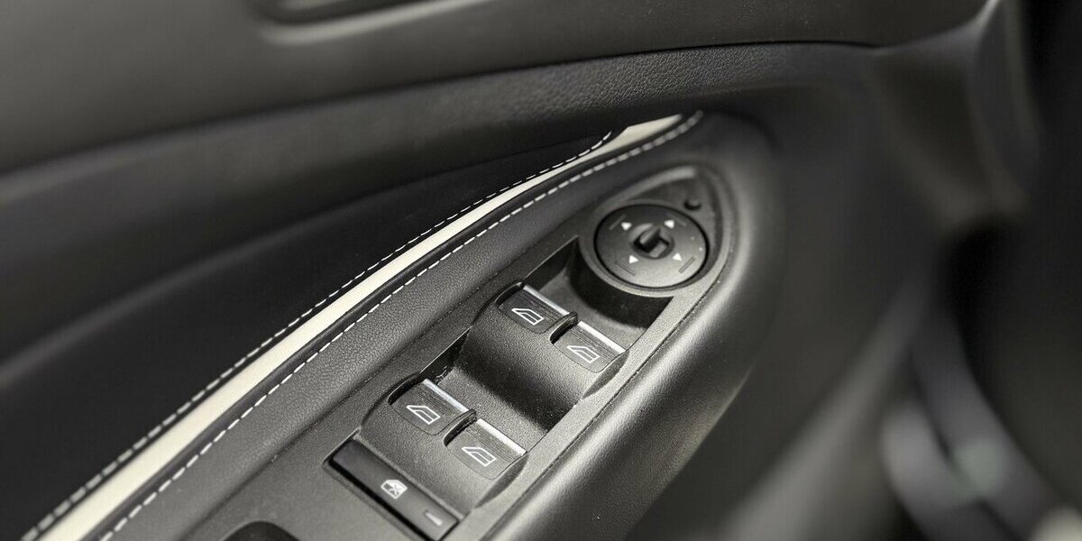 Ford Kuga Vignale / Panorama / Kamera / Keyless GO 34.000 km 22.900 &euro; Mönchengladbach 41066