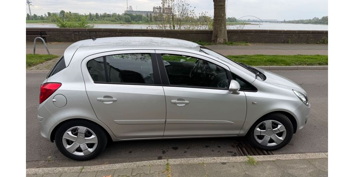 Opel Corsa 150.000 km 2.500 &euro; Düsseldorf 40547