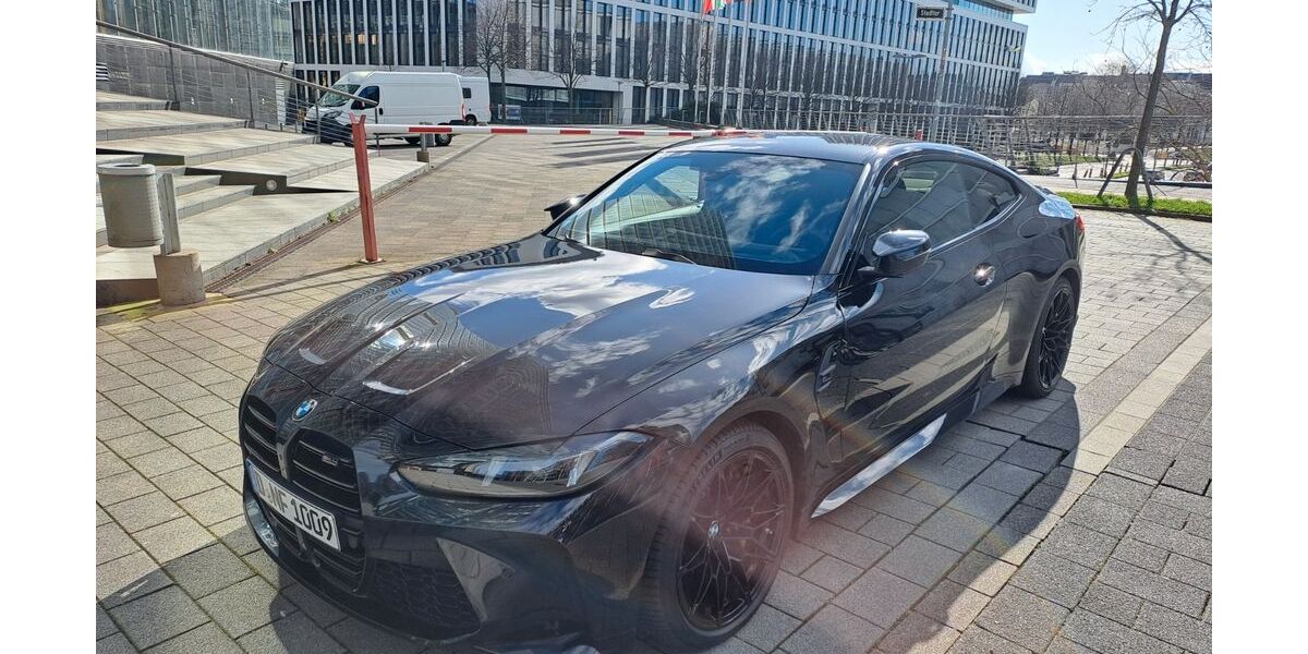 BMW M4 9.700 km 92.800 &euro; Düsseldorf 40474