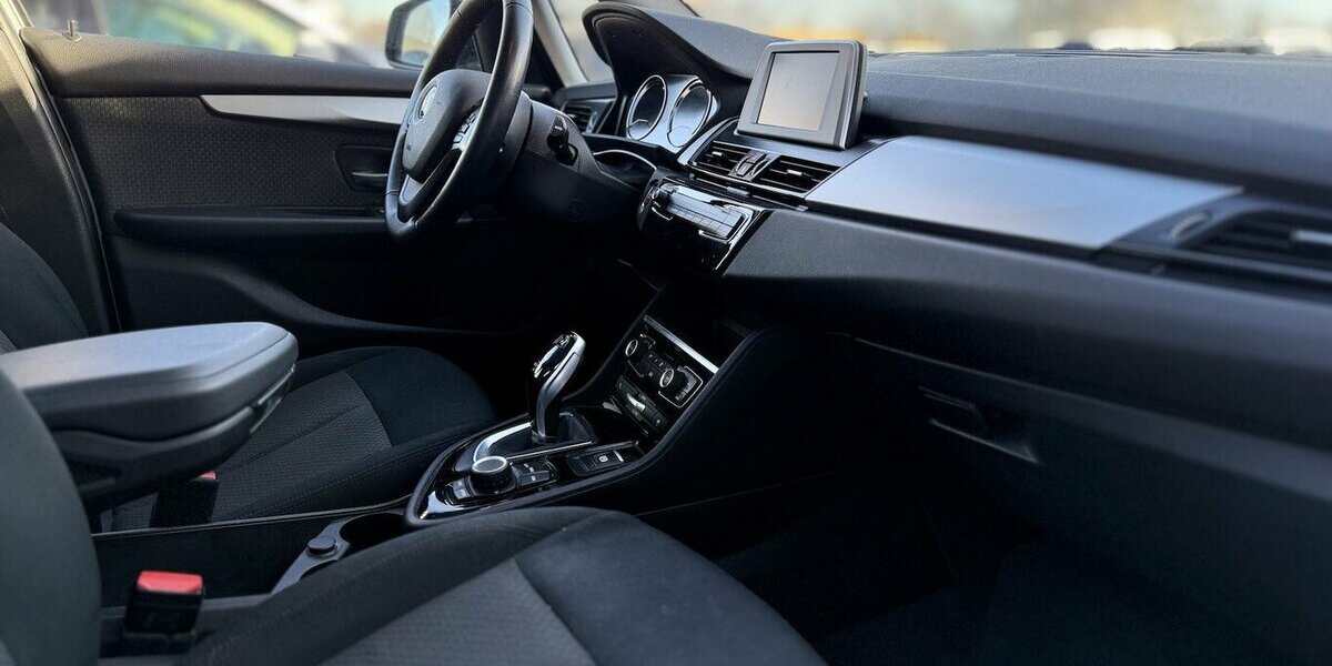 BMW 218 Active Tourer Automatik / PANO / LED / 1.Hd 65.000 km 16.780 &euro; Mönchengladbach 41066