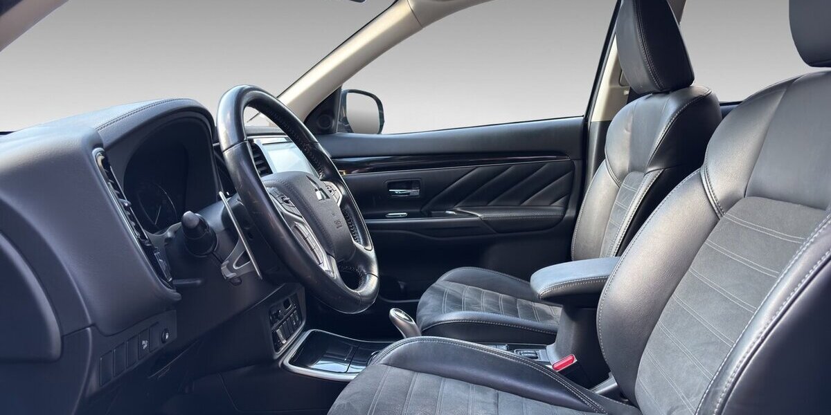 Mitsubishi Outlander PHEV Hybrid Spirit 4WD 1.Hd Leder 56.298 km 6.900 &euro; Wuppertal 42327