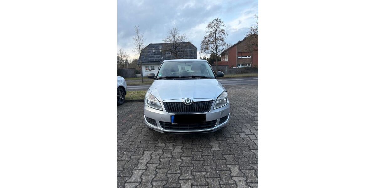 Skoda Fabia 118.700 km 2.800 &euro; Düsseldorf 40468