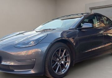 Tesla Model 3 185.840 km 24.990 &euro; Düsseldorf 40235