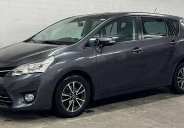 Toyota Verso 99.800 km 8.900 &euro; Düsseldorf 40468