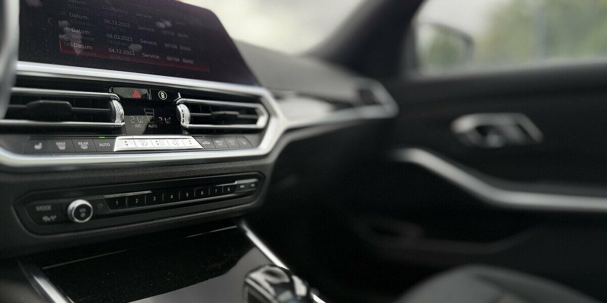 BMW 320d Advantage / Schiebedach / Navi / Keyless 94.000 km 26.290 &euro; Mönchengladbach 41066