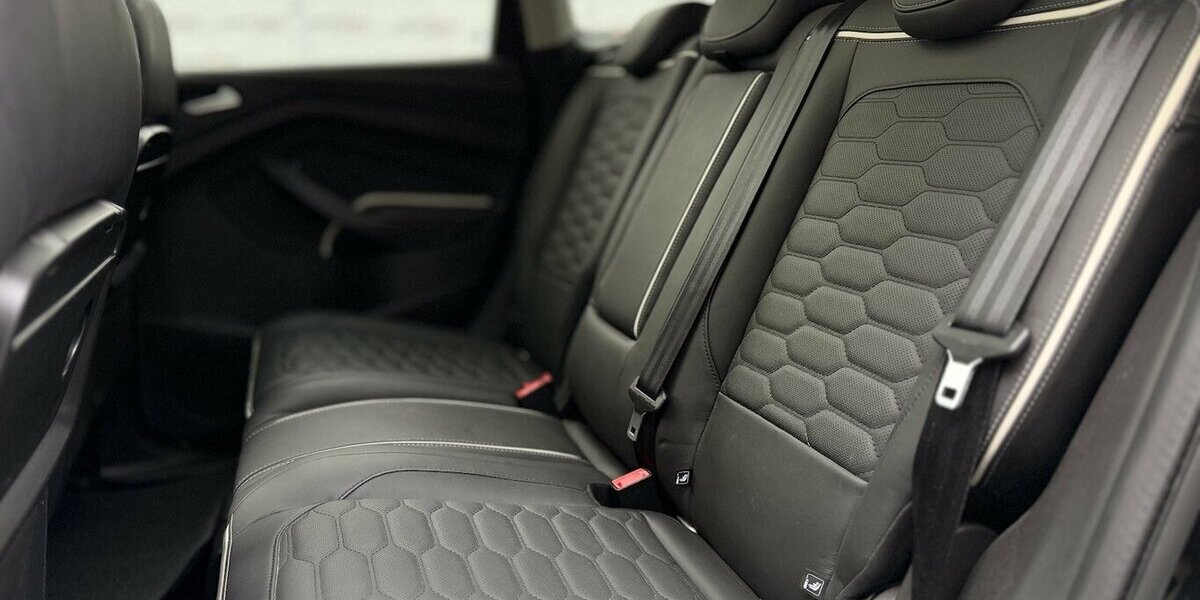 Ford Kuga Vignale / Panorama / Kamera / Keyless GO 34.000 km 22.900 &euro; Mönchengladbach 41066