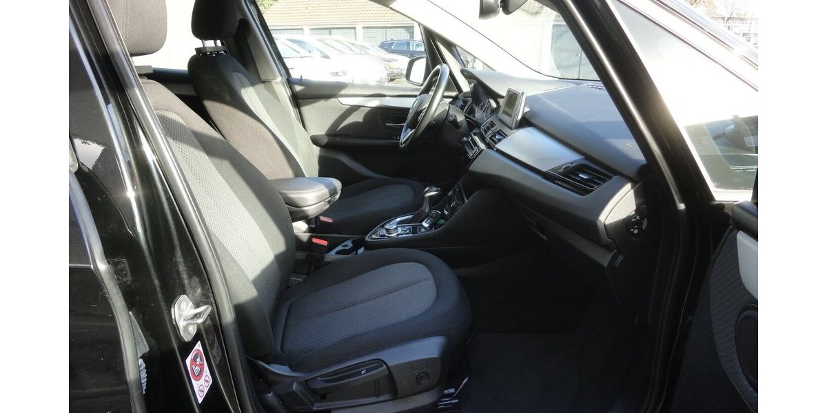 BMW 218 Active Tourer Autom Navi LED Klimatr.PDC SHZ 112.000 km 12.900 &euro; Neuss 41462