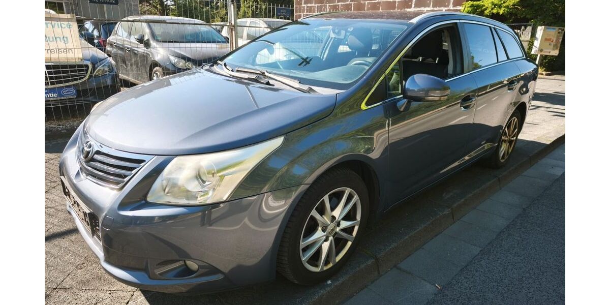 Toyota Avensis 282.000 km 2.500 &euro; Mönchengladbach - Odenkirchen 41199