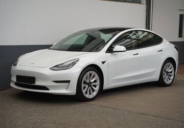 Tesla Model 3 3.441 km 28.950 &euro; Mönchengladbach 41236