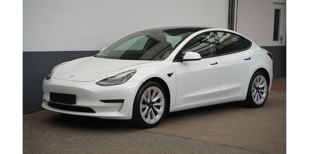 Tesla Model 3 3.441 km 28.950 &euro; Mönchengladbach 41236