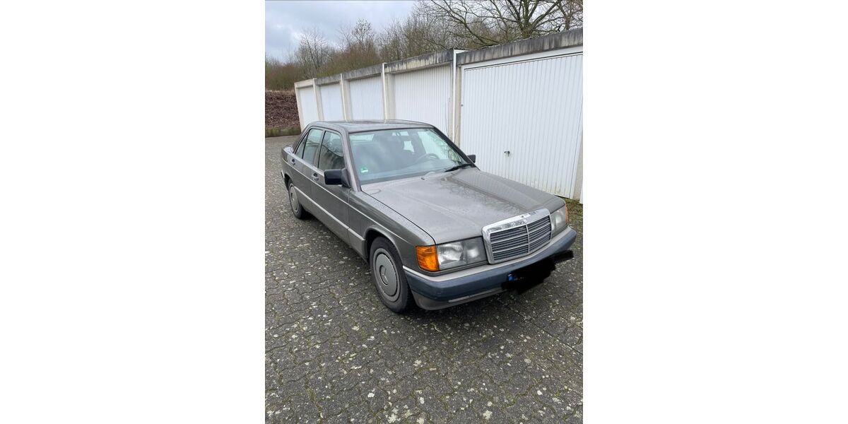 Mercedes-Benz 190 272.000 km 5.500 &euro; Grevenbroich 41517