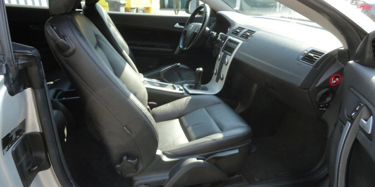 Volvo C70 2,0 D/130 KW 1.Hand Leder+Xenon+Klima Top 151.550 km 12.490 &euro; Neuss 41462