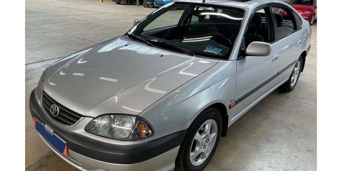 Toyota Avensis 115.235 km 3.490 &euro; Düsseldorf 40235