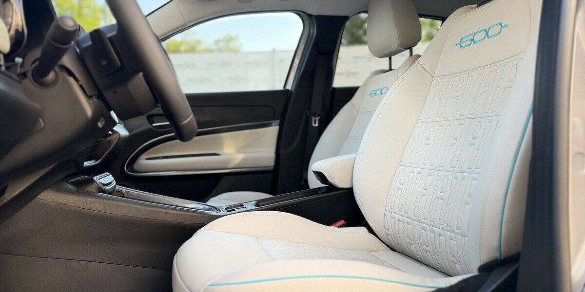 Fiat 600 Hybrid La Prima / KeylessGO / Kamera 26.000 km 18.900 &euro; Mönchengladbach 41066