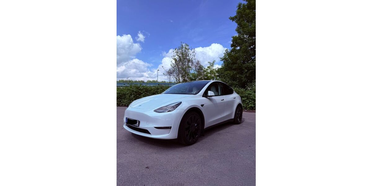 Tesla Model Y 36.000 km 41.499 &euro; Duisburg 47179
