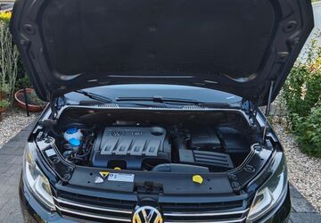 VW Touran 299.500 km 5.900 &euro; Düsseldorf 40229