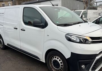 Toyota Proace (Verso) 257.000 km 8.900 &euro; Düsseldorf 40233