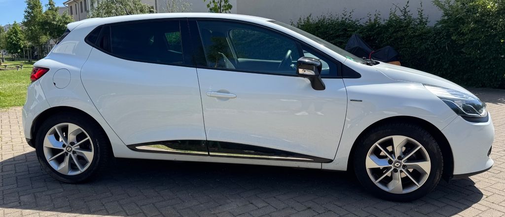 Renault Clio 69.000 km 6.950 &euro; Düsseldorf 40625