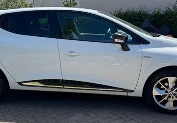 Renault Clio 69.000 km 7.300 &euro; Düsseldorf 40625