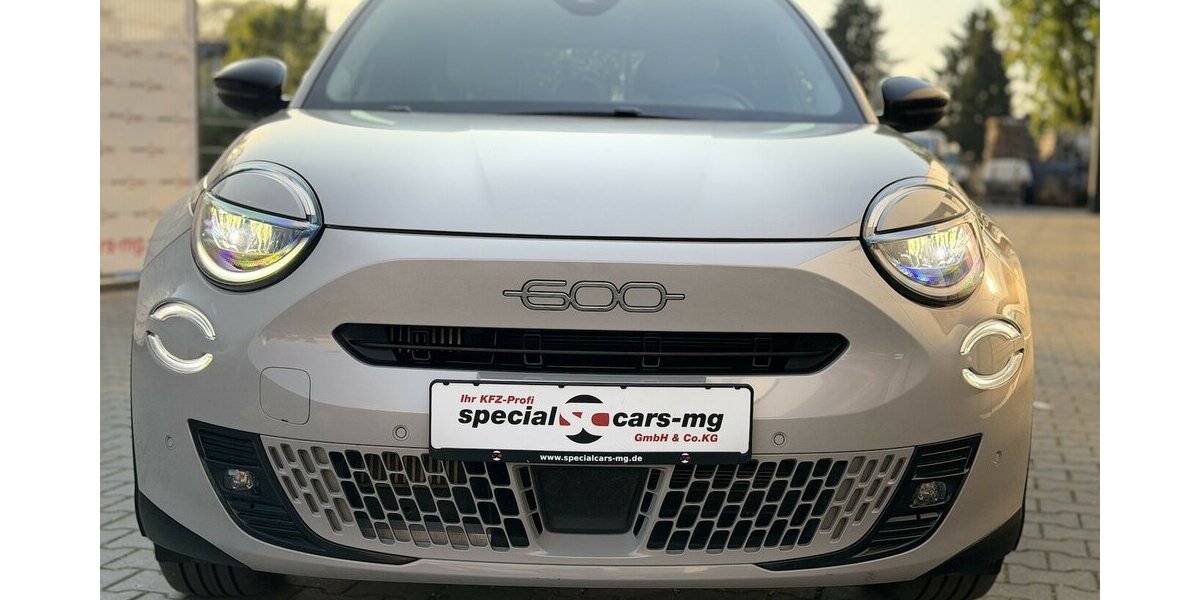 Fiat 600 Hybrid La Prima / KeylessGO / Kamera 26.000 km 18.900 &euro; Mönchengladbach 41066