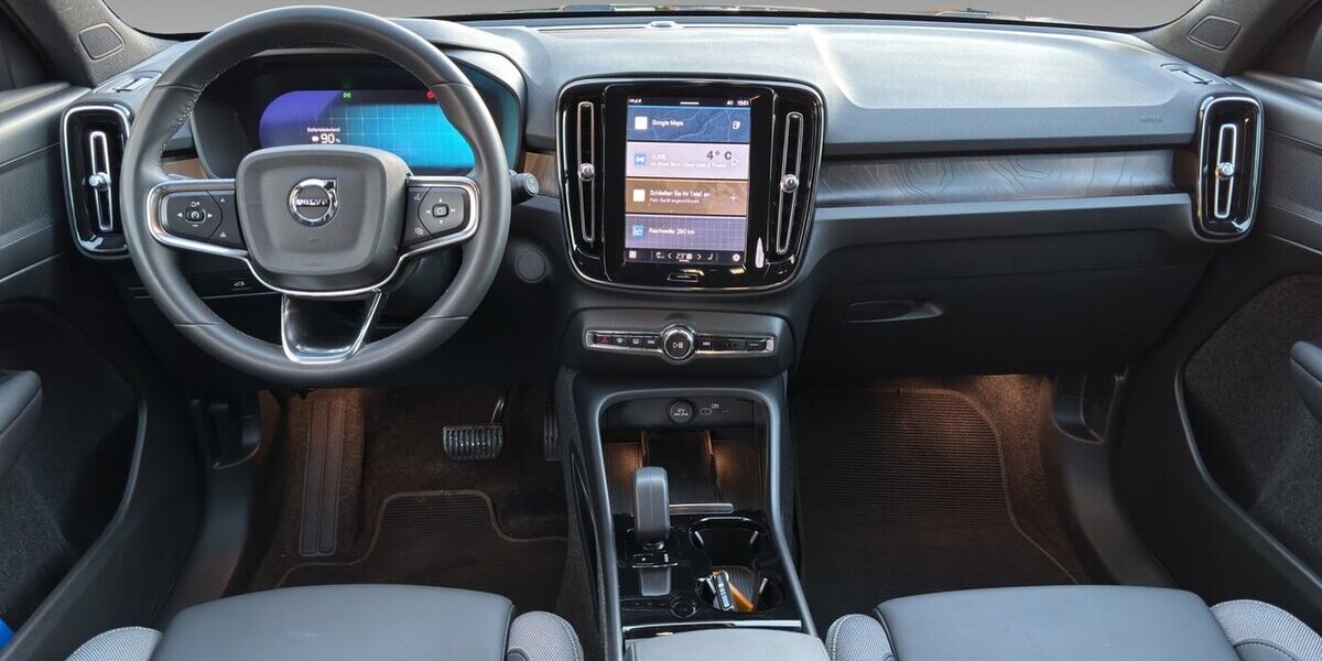 Volvo XC40 Plus Pure Electric AWD H&K Kamera LED StdHz 26.430 km 39.900 &euro; Wuppertal 42327