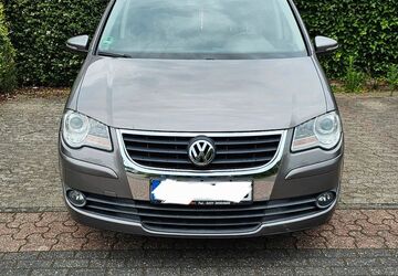 VW Touran 226.000 km 2.990 &euro; Düsseldorf 40595