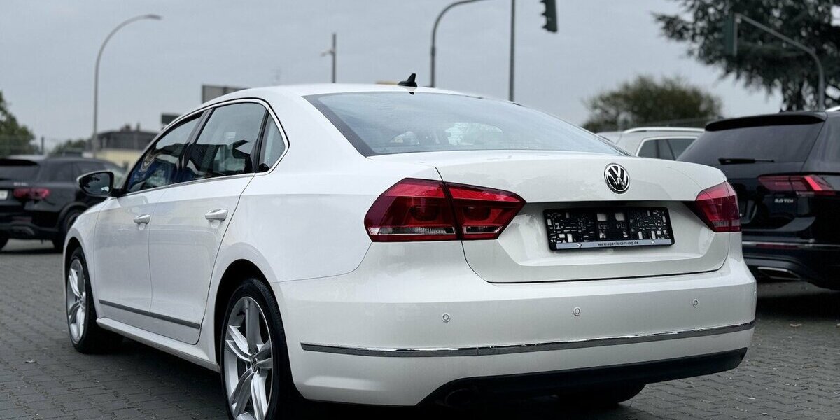 VW Passat 2,0 TDI Highline / Leder / SHD / Keyless 228.000 km 11.390 &euro; Mönchengladbach 41066