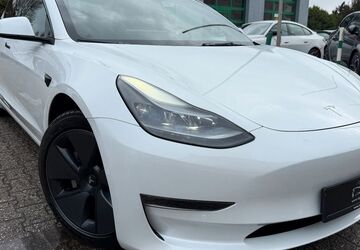 Tesla Model 3 40.970 km 29.949 &euro; Mönchengladbach 41069
