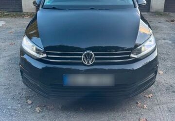 VW Touran 101.000 km 15.000 &euro; Duisburg 47053