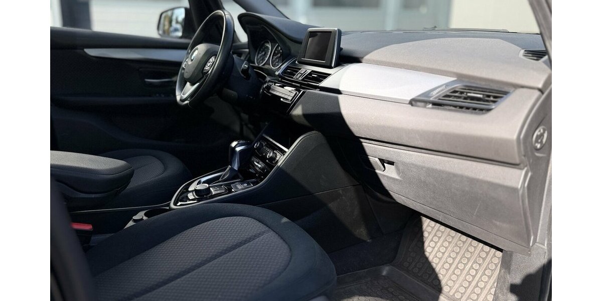 BMW 218 Active Tourer i / Advantage / PANO / Keyless 70.000 km 16.890 &euro; Mönchengladbach 41066