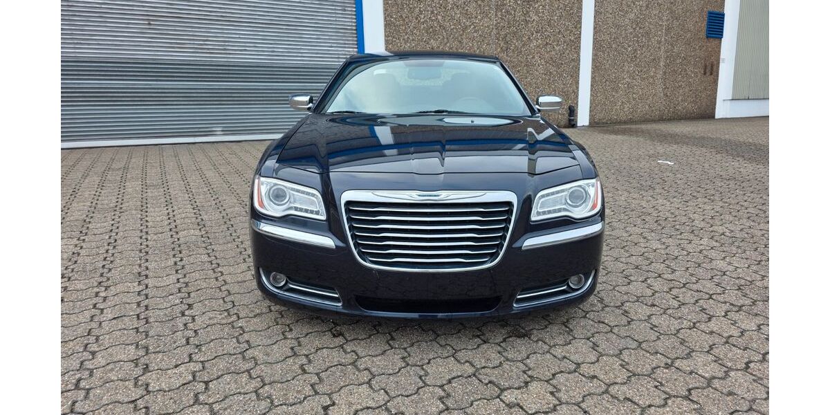Chrysler 300C 198.000 km 11.699 &euro; Moers 47441