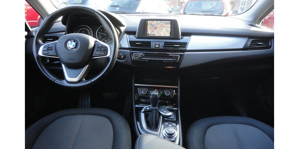 BMW 218 Active Tourer Autom Navi LED Klimatr.PDC SHZ 112.000 km 12.900 &euro; Neuss 41462