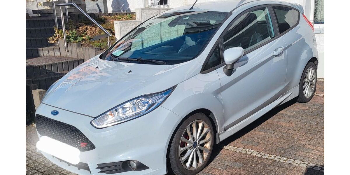 Ford Fiesta 79.500 km 15.000 &euro; Remscheid 42859