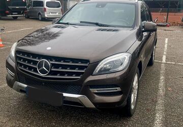 Mercedes-Benz ML 350 239.000 km 19.950 &euro; Düsseldorf 40468