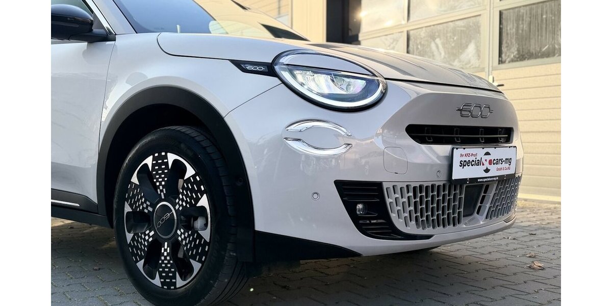 Fiat 600 Hybrid La Prima / KeylessGO / Kamera 26.000 km 18.900 &euro; Mönchengladbach 41066