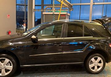 Mercedes-Benz ML 320 295.000 km 8.500 &euro; Duisburg 47178