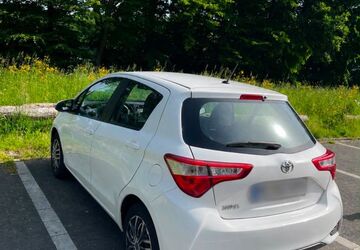 Toyota Yaris 137.000 km 9.400 &euro; Düsseldorf 40217
