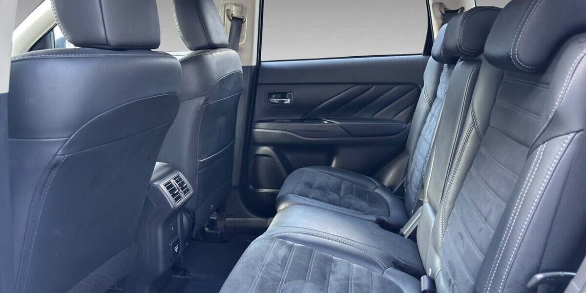 Mitsubishi Outlander PHEV Hybrid Spirit 4WD 1.Hd Leder 56.298 km 6.900 &euro; Wuppertal 42327