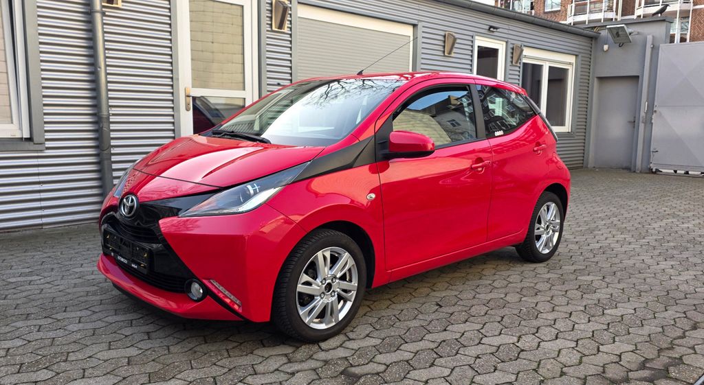 Toyota Aygo (X) 108.000 km 6.290 &euro; DÜSSELDORF 40227