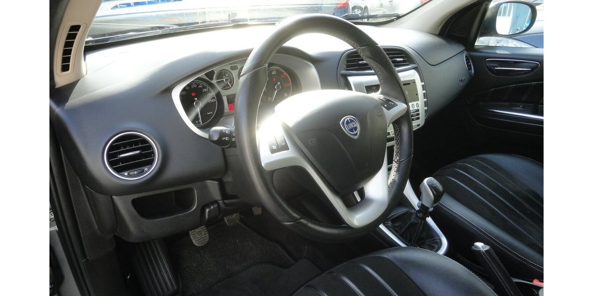 Lancia Delta Oro 1,9d 140 KW HU11/27 Klimatr+Navi+Leder 167.000 km 4.990 &euro; Neuss 41462